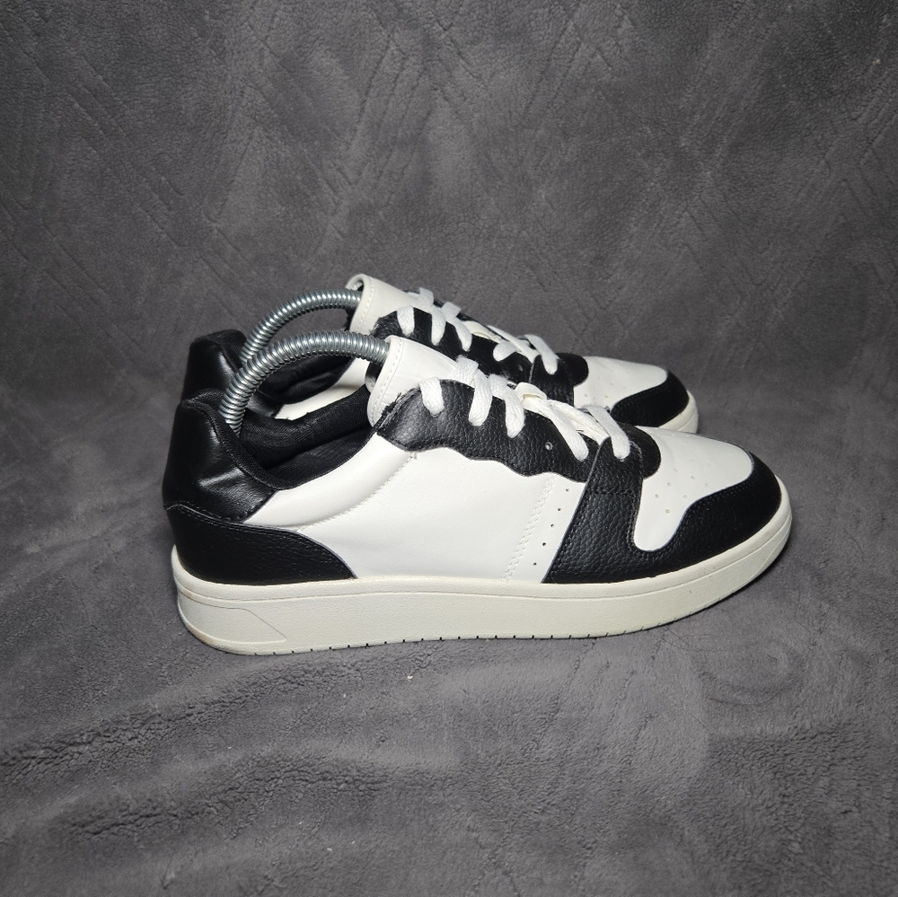 H&M Desinger Sneakers Womens Sz 9 Casual Shoes Black White.